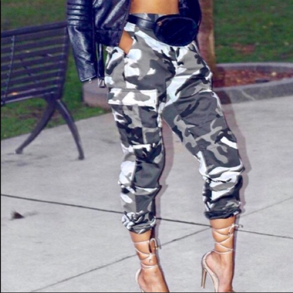 NWOT Hot and Delicious Black/White Camouflage Cargo Pants